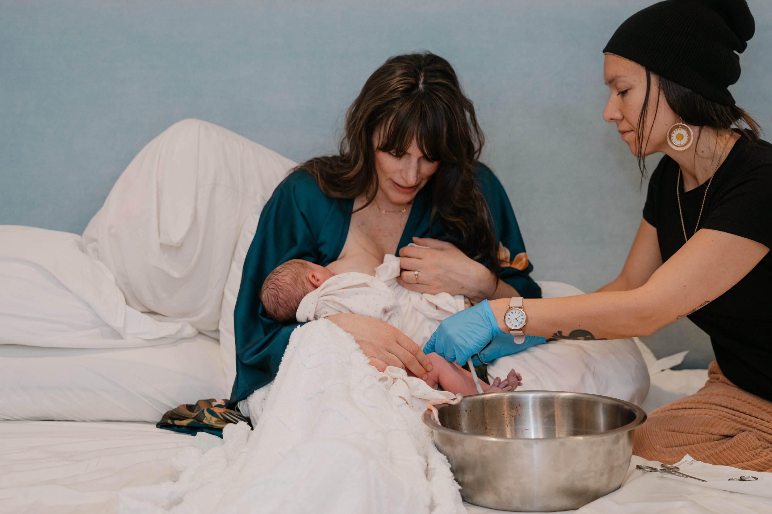 postpartum-midwife-care-birth-photography-jblm