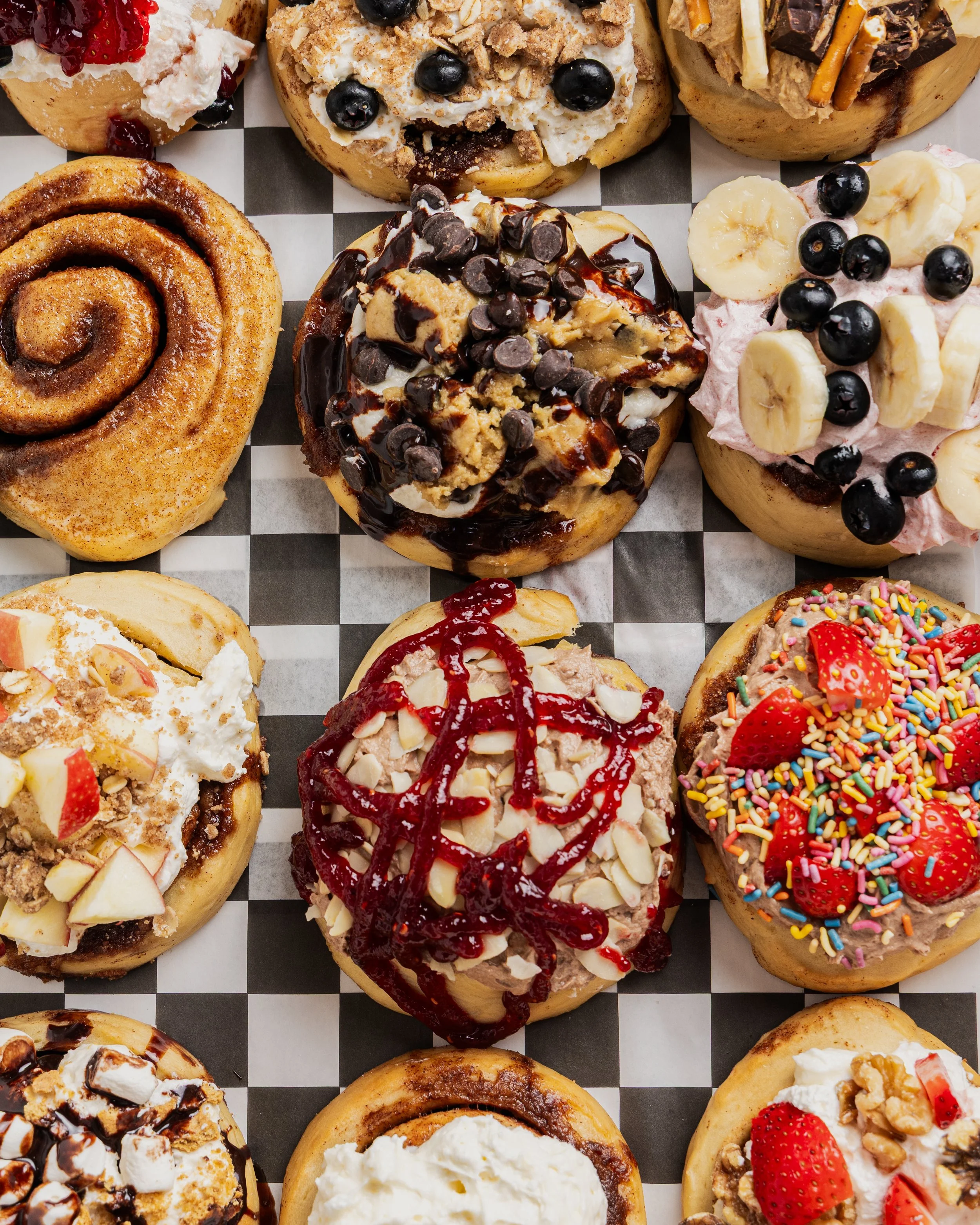 September 2026_Cinnaholic_Signature Rolls Dozen_04.jpg