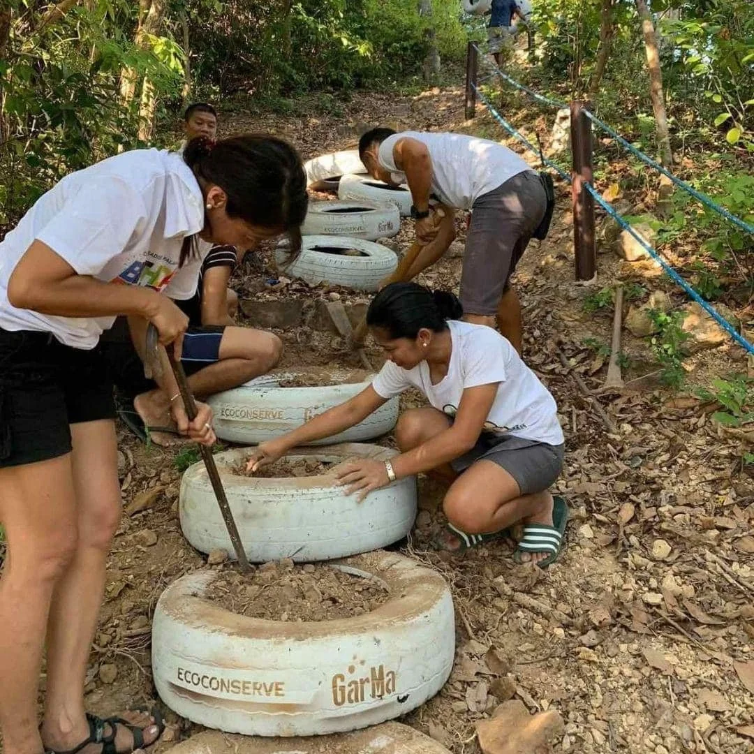 old tires at Eagle's Point hiking trail 2.jpg
