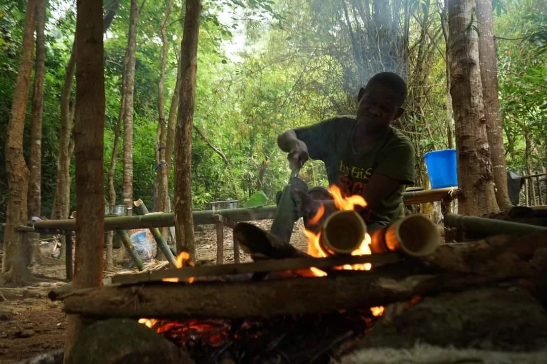 asia-sustainable-travel-feast-in-the-forest-traditional bamboo cooking 2.jpg