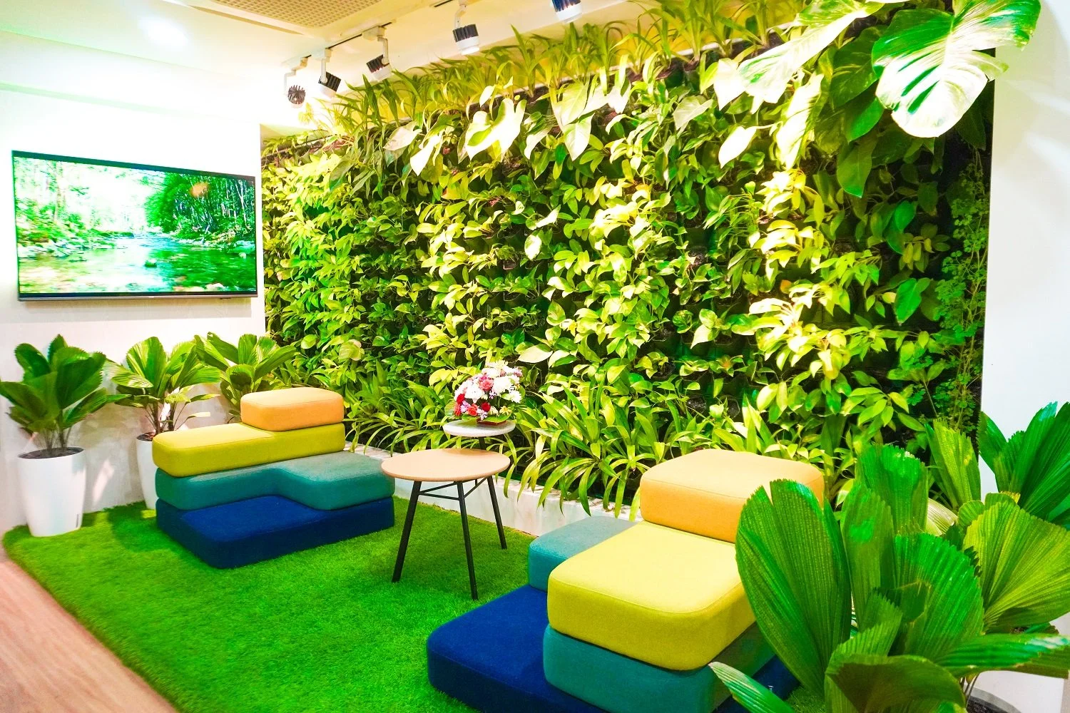 asia-sustainable-travel-The Garden by Pacific Ace-business lounge.JPG