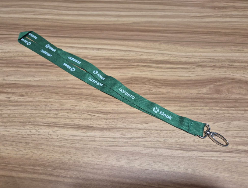 asia-sustainable-travel-gstc2024-singapore-sustainable-events-biodegradable bamboo lanyard.png