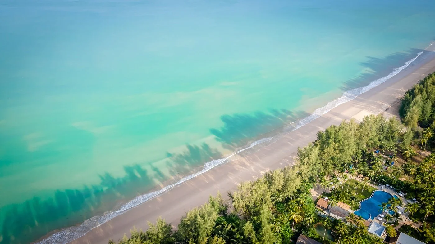 asia-sustainable-travel-loyalaty-programs-independent-hotels-outrigger-khao-lak-beach-resort-beach-1.jpg