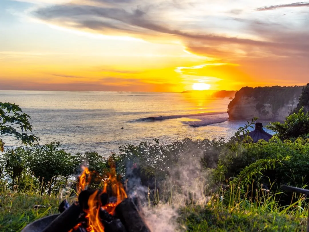 Asia Sustainable Travel_Ngalung Kalla_Camp Fire.jpg