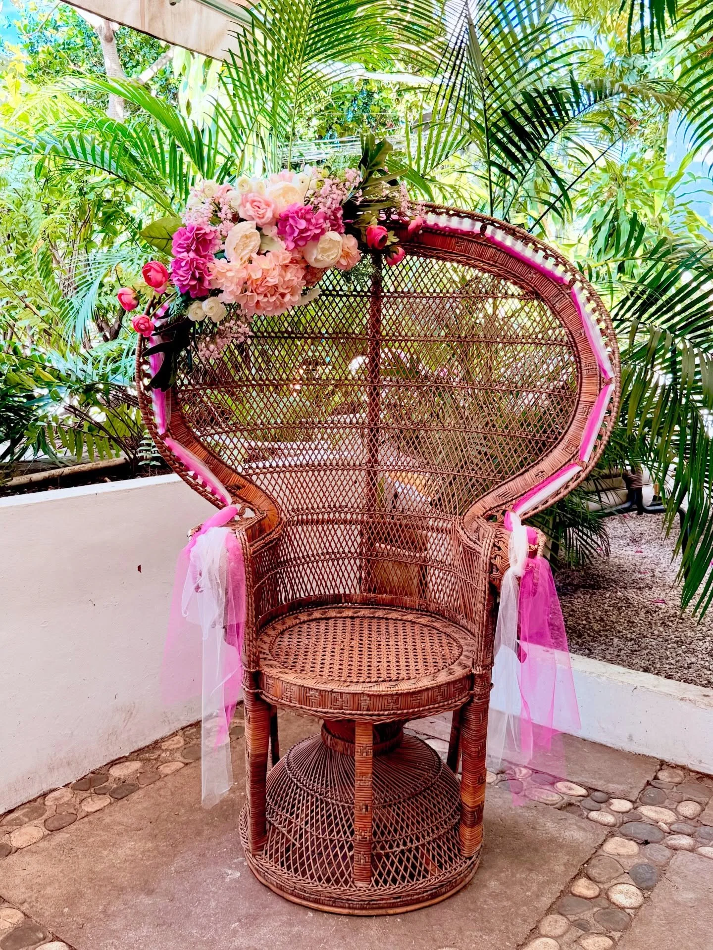 A little florals.
A little ribbon.
A whole lot of love. 🩷

Meet us where romance takes a seat.

#HaitiBites #LaVieEnRose #TerraceGlow