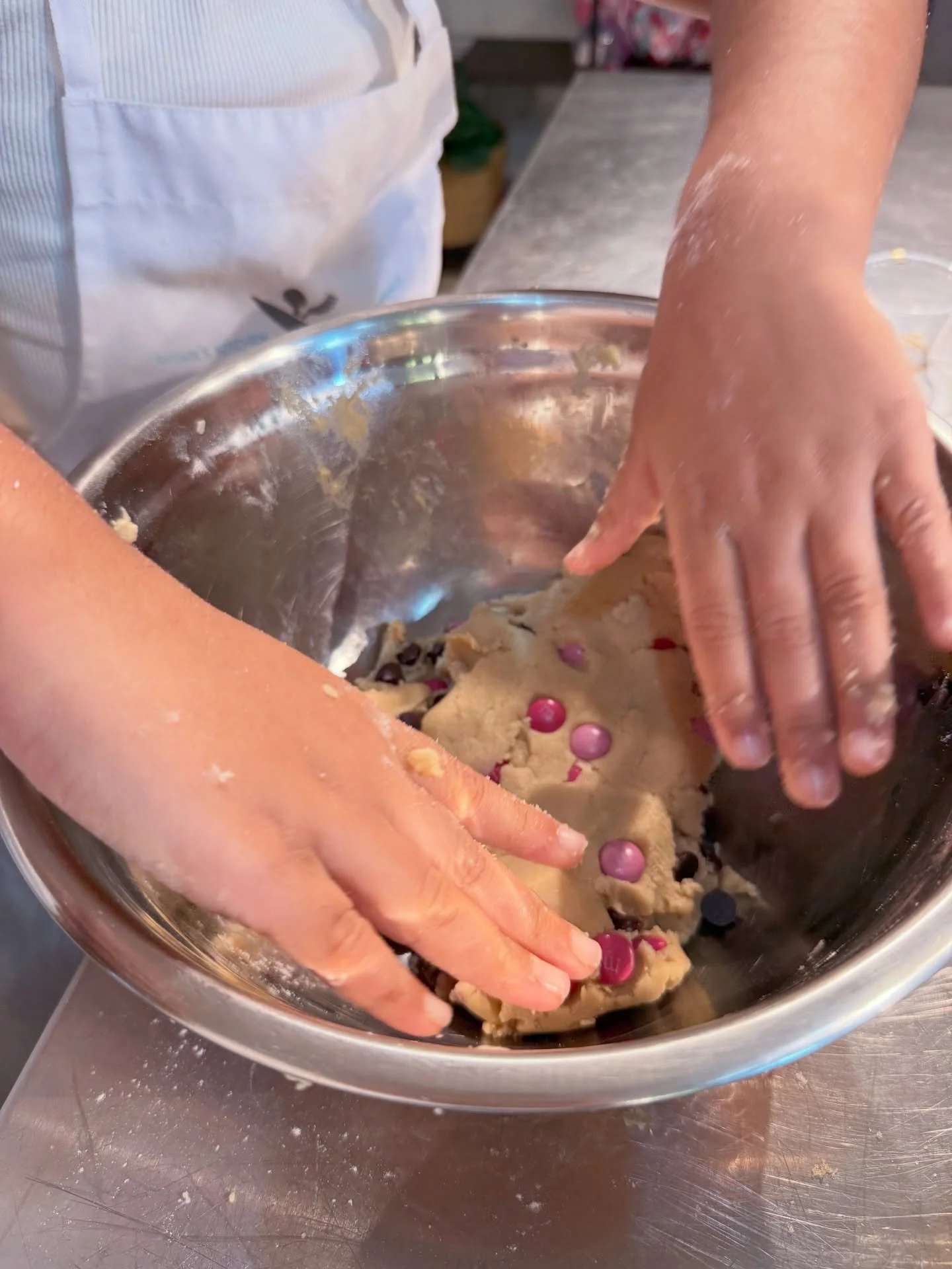 Nothing cuter than little hands at work. 

#HaitiBites #LAtelier