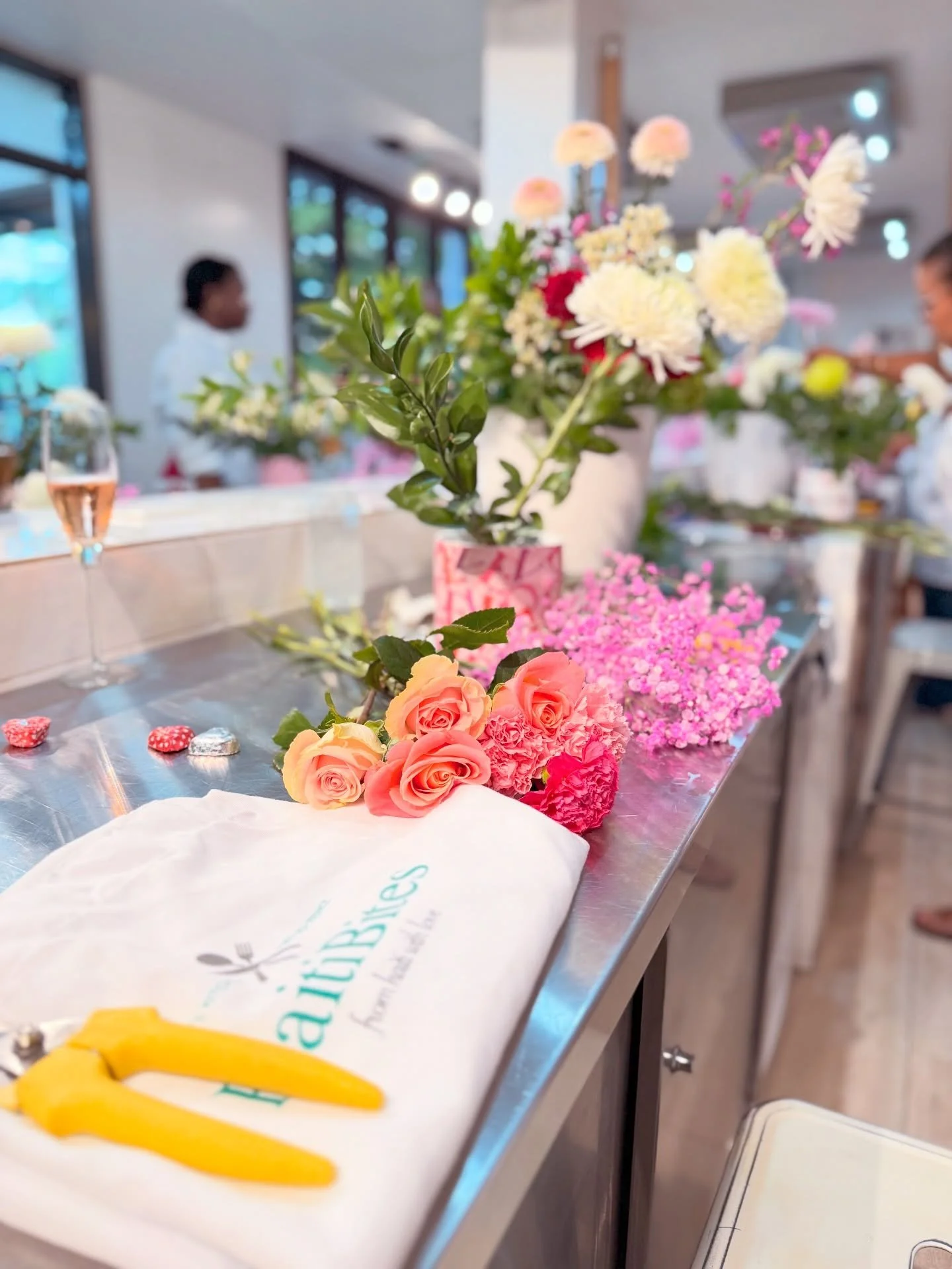 WEDNESDAY was for roses, bubbles &amp; soft pink moments. 🌸✨

Flowers on the table.
Ros&eacute; on ice.
Hands busy, hearts light.

Bubbles &amp; roses was the perfect midweek reset.

#HaitiBites #FlowerAtelier #BubblesAndRoses #MidweekMagic #Galenti