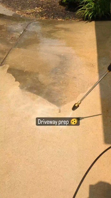 Getting this driveway ready to be sealed!
#epoxy #epoxyflooring #flooring #flooringideas #flooringinstallation #flooringdesign #flooringexperts #modernhome #landscape #luxuryhomebuilder #luxuryhome #garage #garagelife #summer #sunshine #chicago #ge