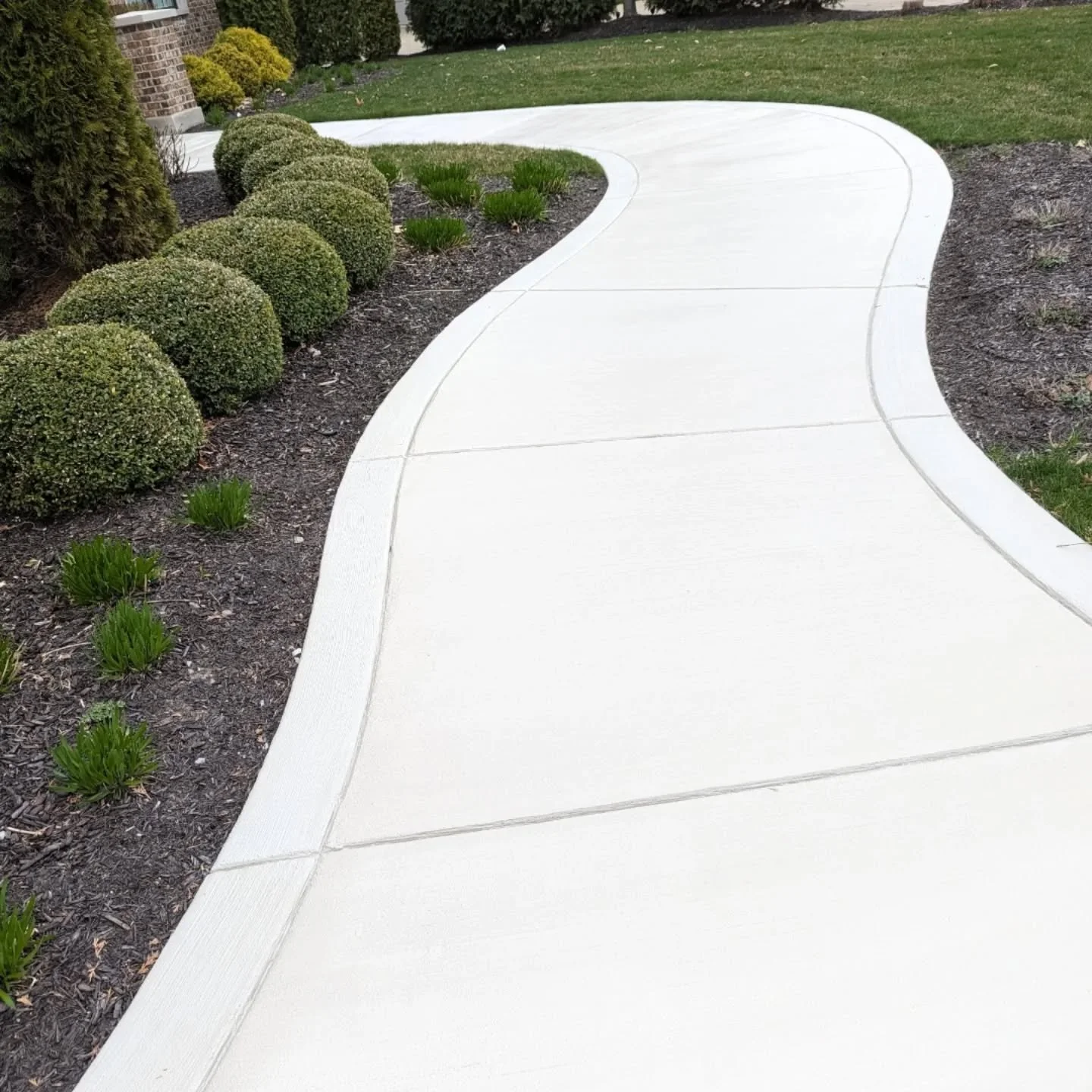 Fresh sealer turned out great on this sidewalk that we also did the broom finish on!

Father's Day sale. 10% off your floor price! Contact us today to schedule your free estimate.

#epoxy #epoxyflooring #flooring #flooringideas #flooringinstallation 
