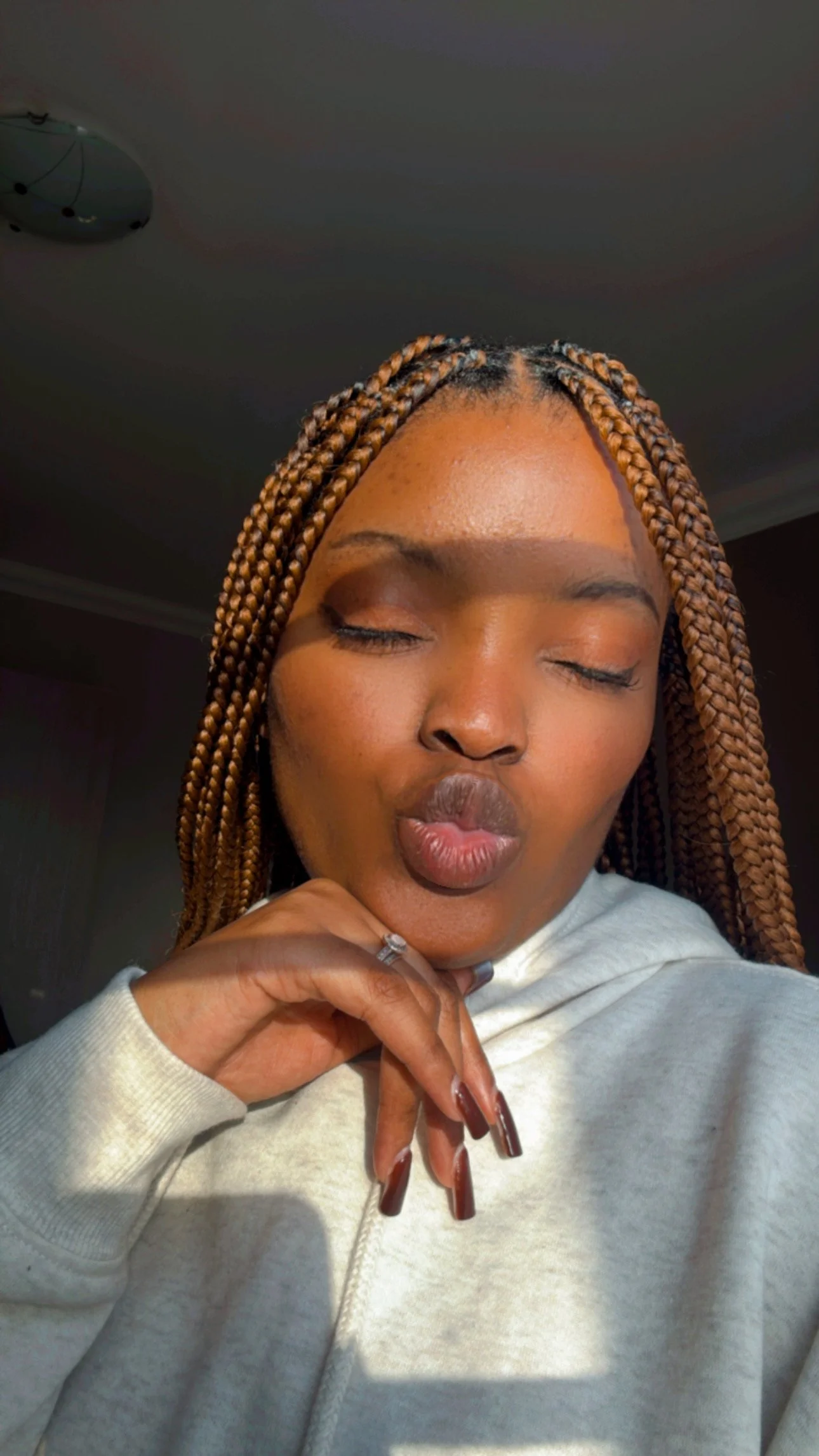 Autum Love, beauty and style expert, presenting a comparison of the top 5 eyelash growth serums for natural lash recovery and extension-level results.