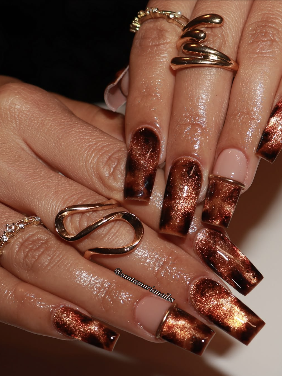 Translucent caramel and brown tortoiseshell aura manicure.