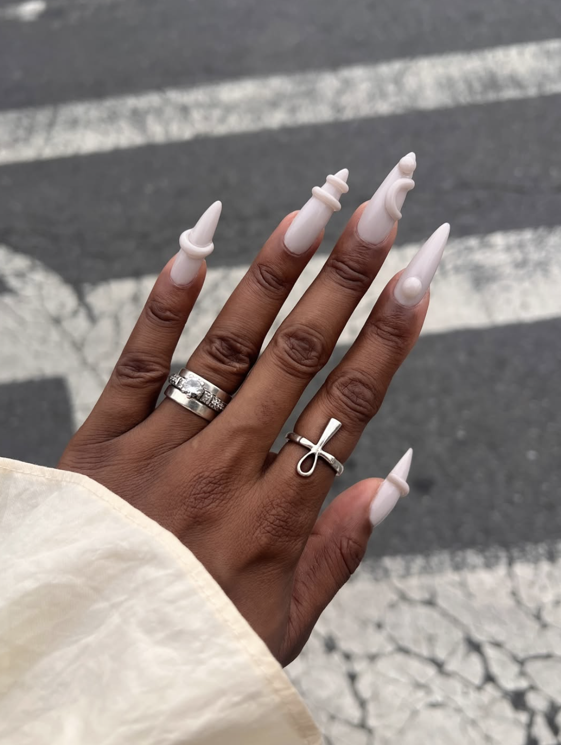 Short neutral nails with minimal winter nail art details