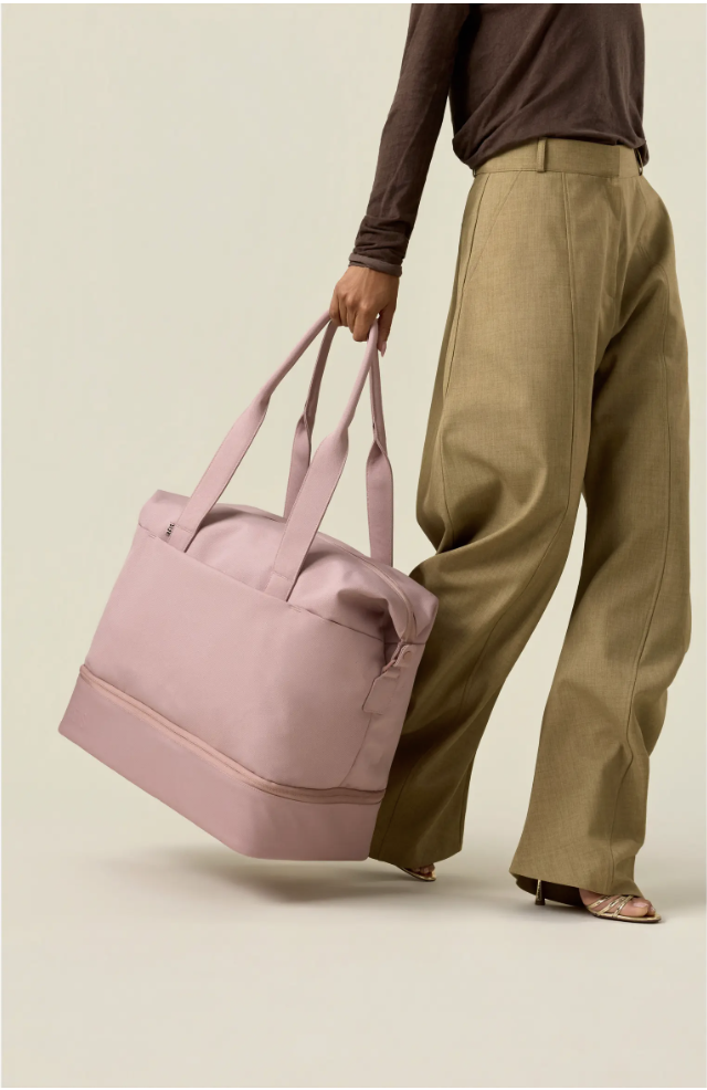 Béis Weekender travel bag with a separate lower shoe compartment and trolley pass-through.