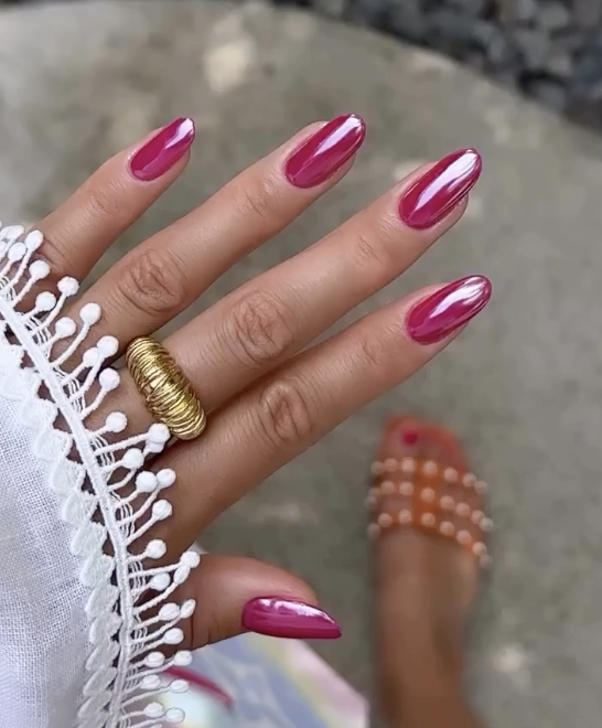 Raspberry Jelly Nails Are the Glossy Berry Manicure I’d Book Next