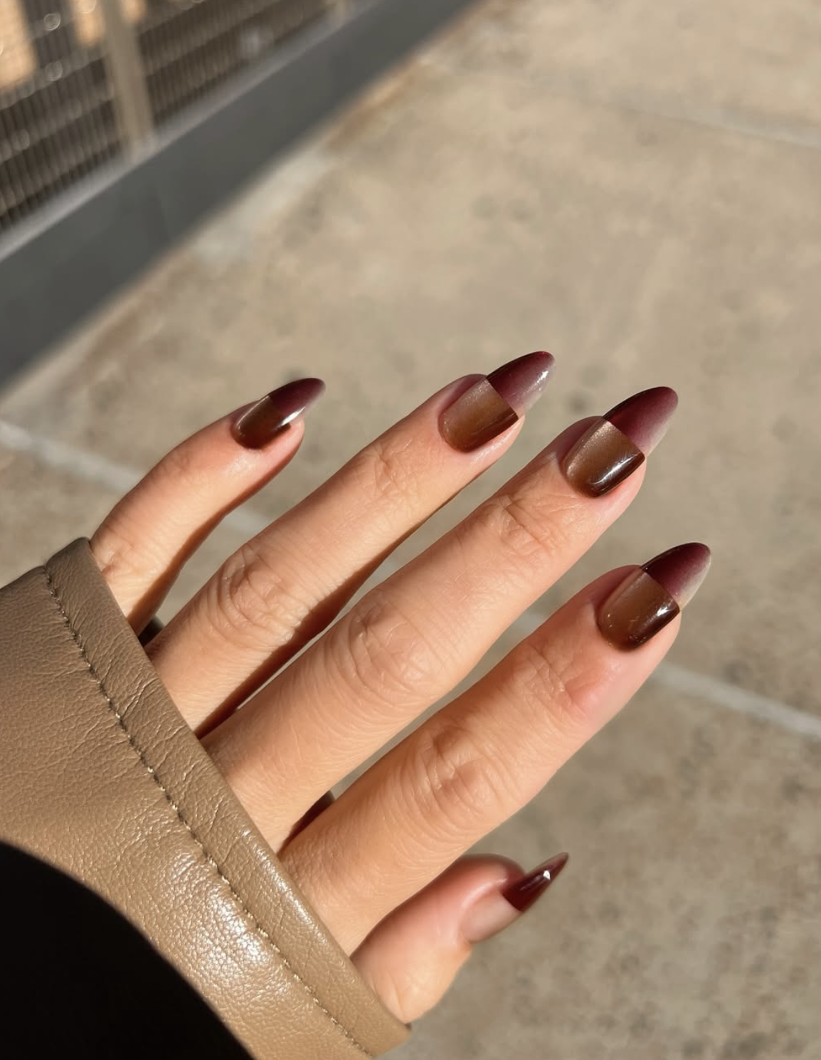 Short winter cat-eye nails with a dimensional velvet effect