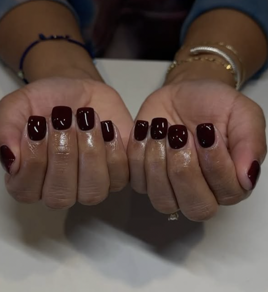 Short glossy burgundy nails for winter