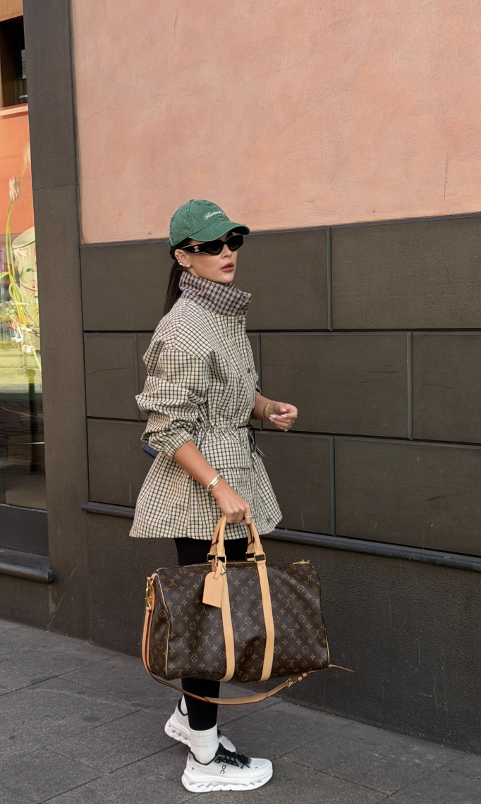 A checked jacket, leggings and a green cap