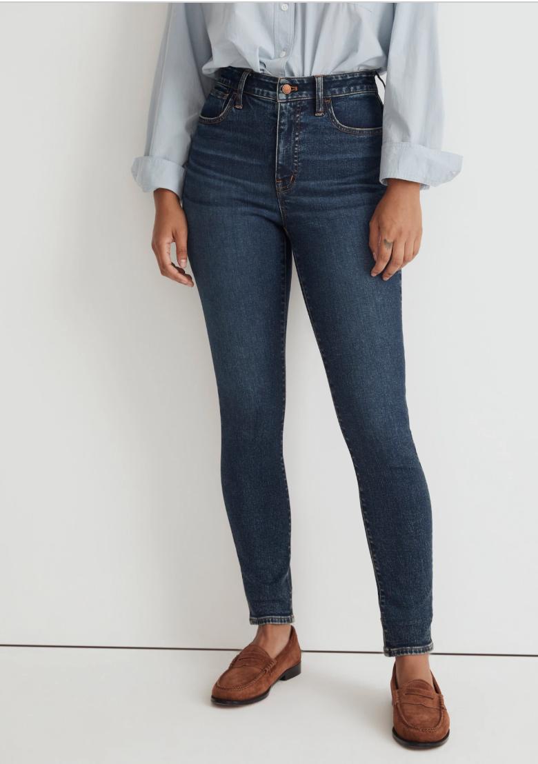 woman wearing skinny jeans
