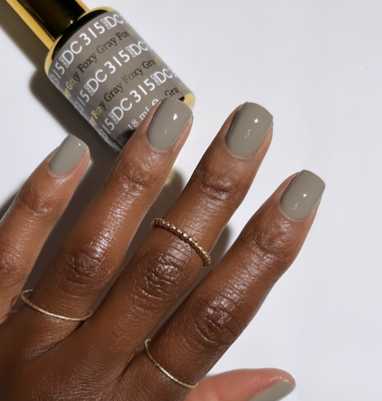 Short glossy nails in a smoky mushroom-taupe fall shade