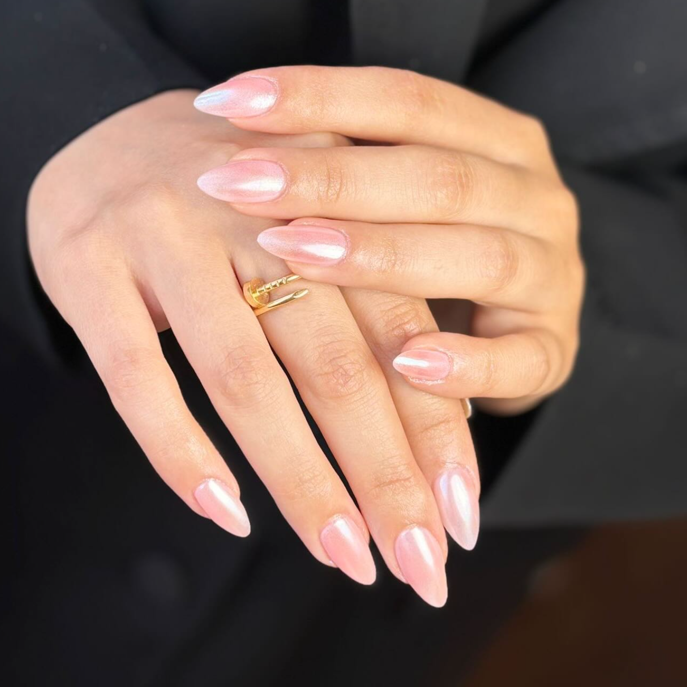Pearlized minimalist nails