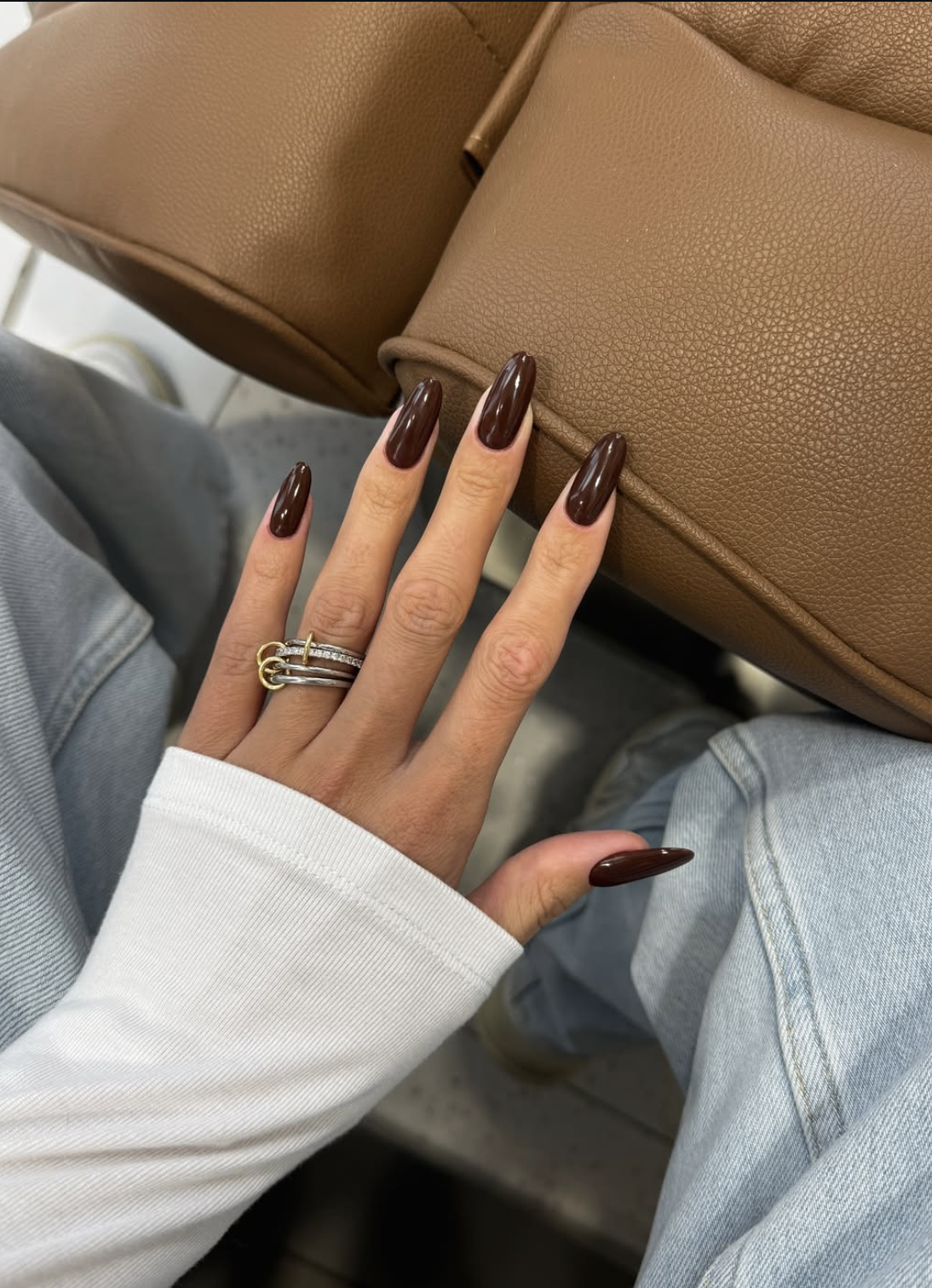 Short chocolate brown nails for winter with a glossy finish
