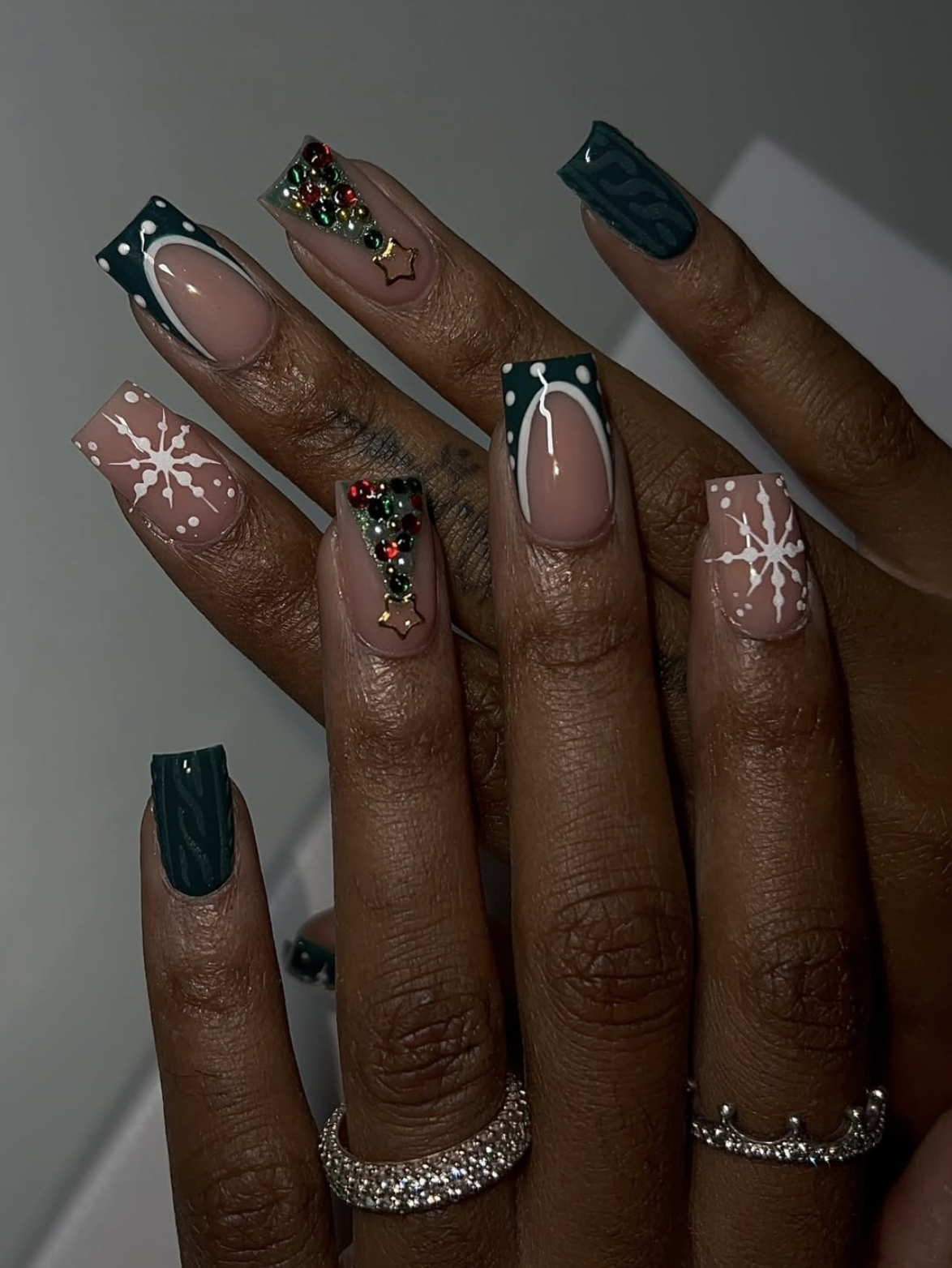 Short Christmas nails with thin forest green French tips