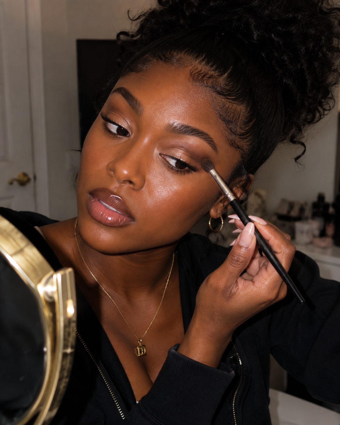 Eyeshadow placement guide showing how to apply eye makeup for different eye shapes.