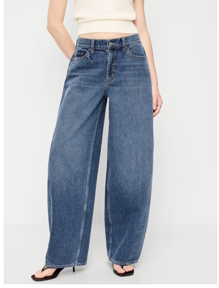 Old Navy Arc mid-rise barrel jeans in the light Bella denim wash.