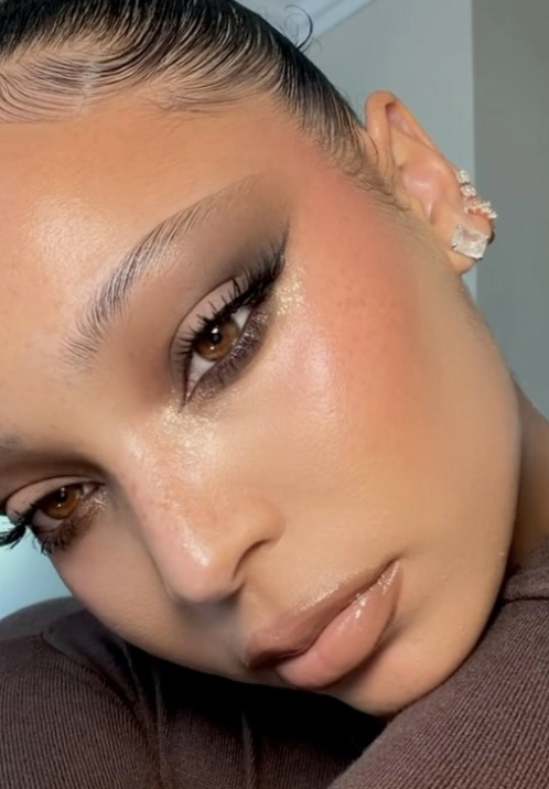 Shimmery pearl inner-corner eye makeup with soft brown eyeshadow