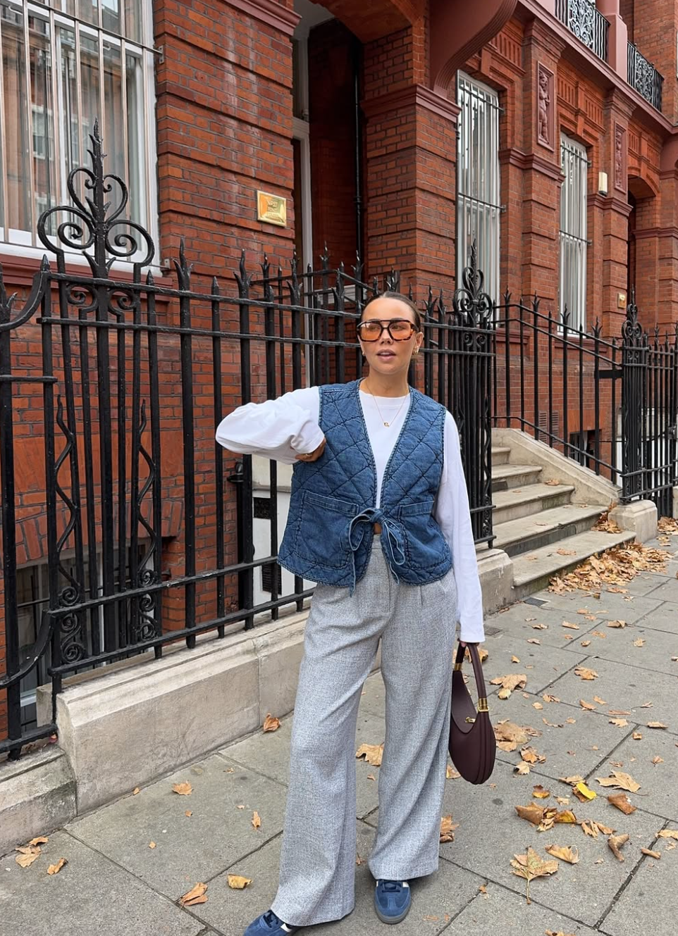 what color shoe to wear with grey pants,hat color dress shoes with grey pants,brown dress shoes with grey dress pants