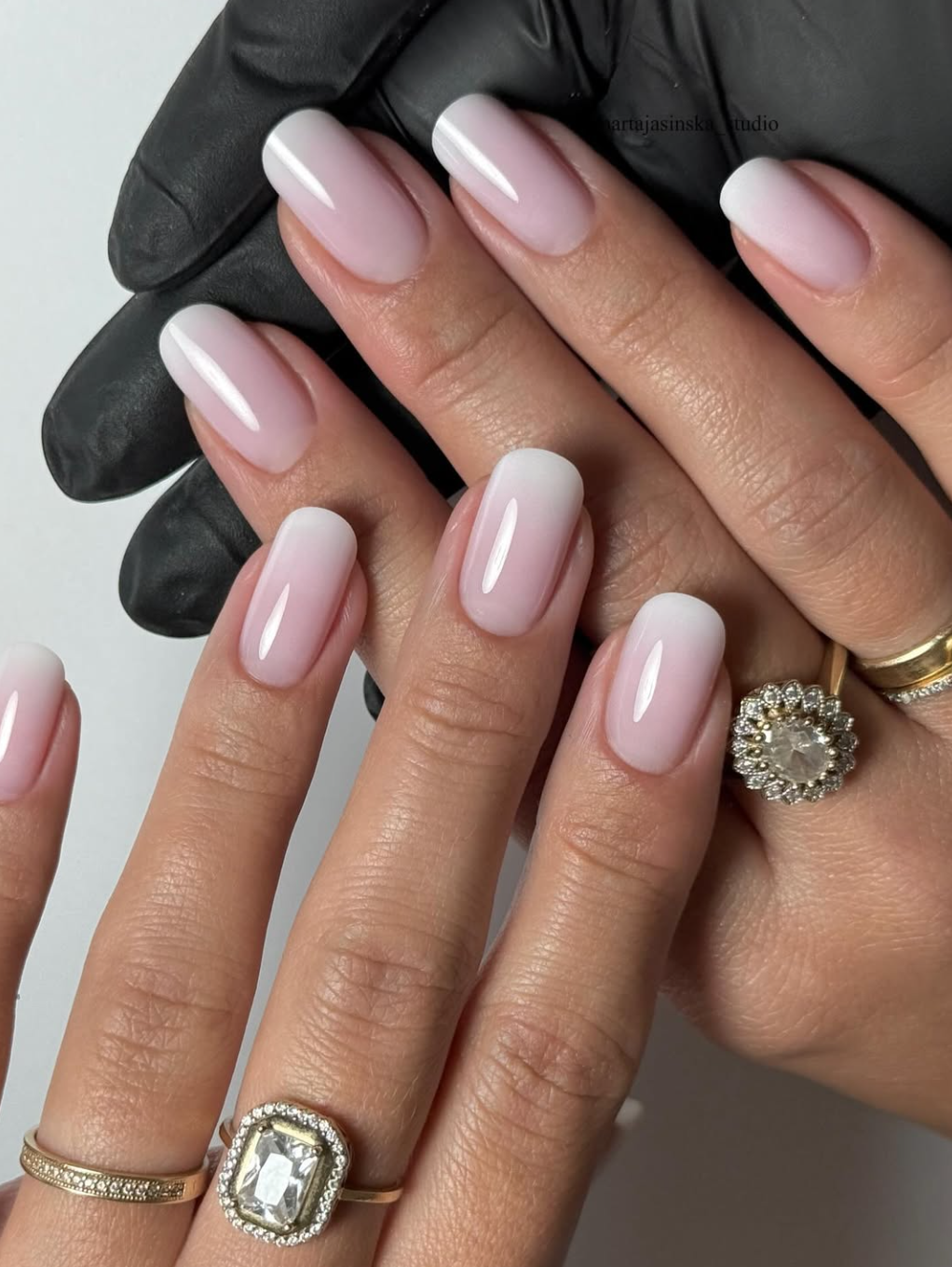 french tip minimalist nails