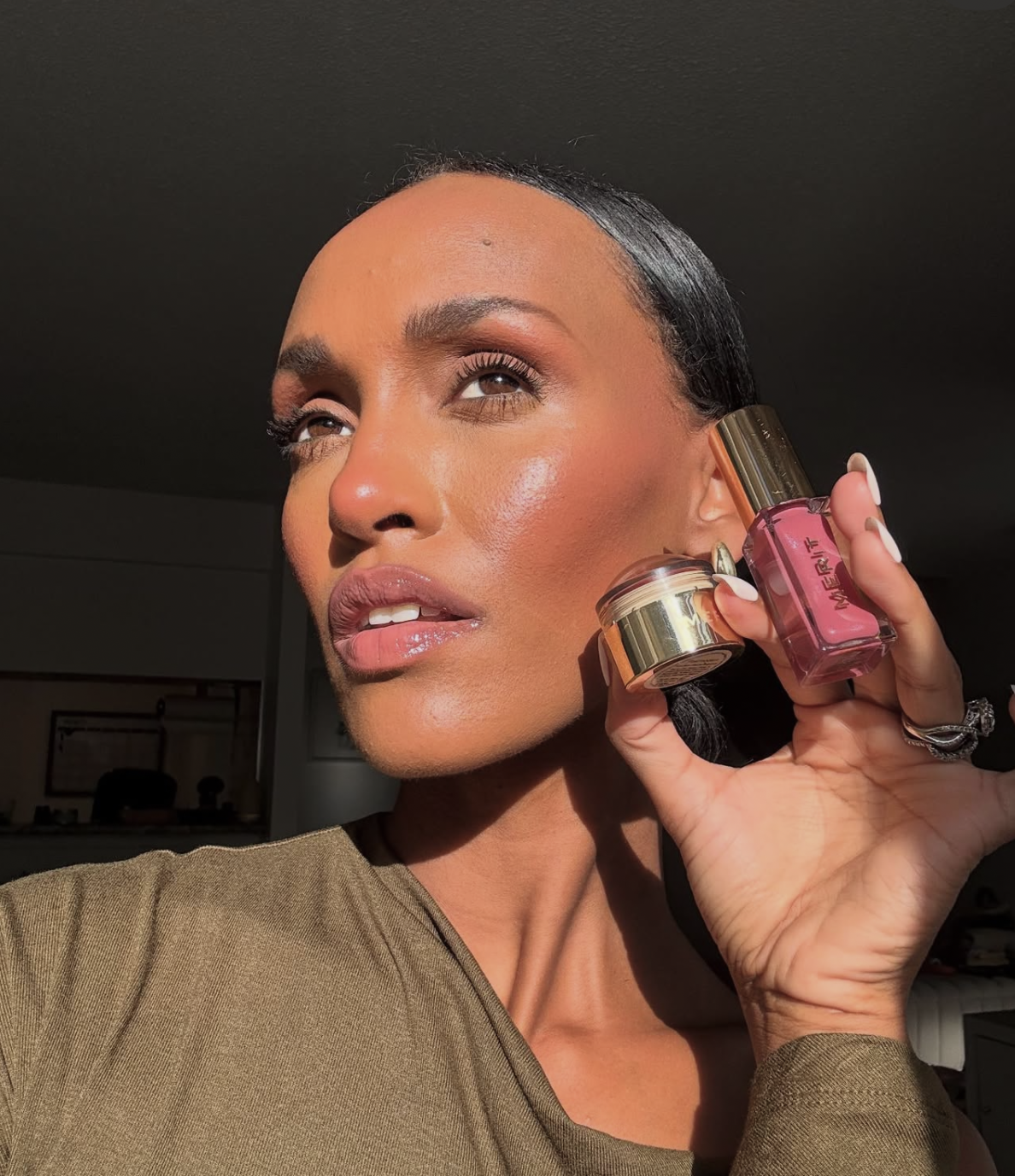 Real-life makeup application on textured skin, highlighting the 2026 trend of allowing natural pores and skin variations to show through lightweight base products.