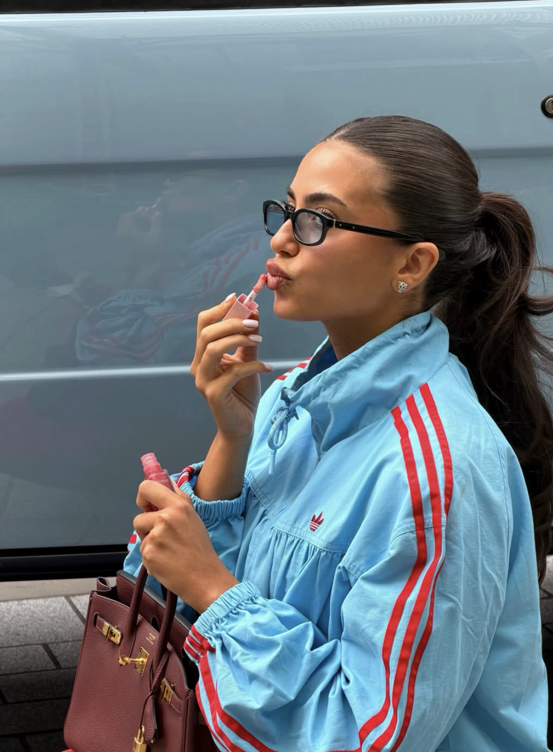 Woman with a round face shape wearing eyeglasses, styling inspiration for round face frames.