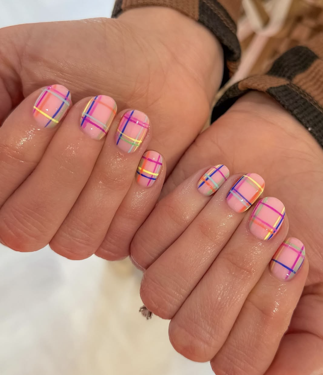 Cute tiny plaid accents for a back-to-school manicure