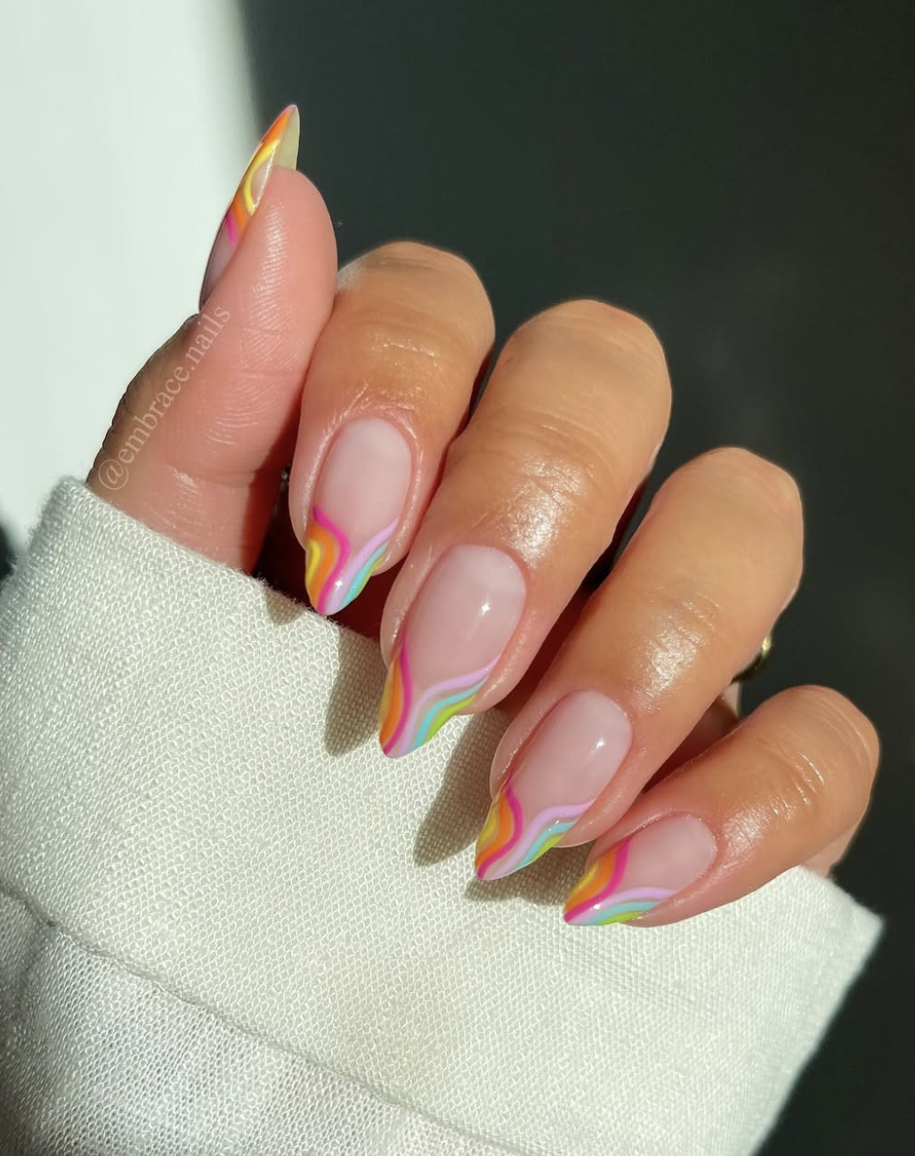 Colorful wavy French tips in pink, orange and blue