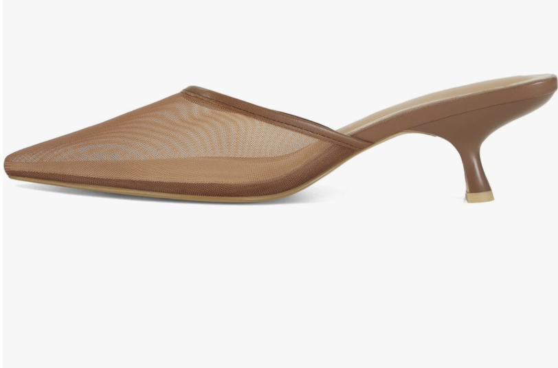 A single tan mesh kitten heel shoe with a pointed toe, an ideal footwear choice to elongate the leg when styling white cropped jeans.