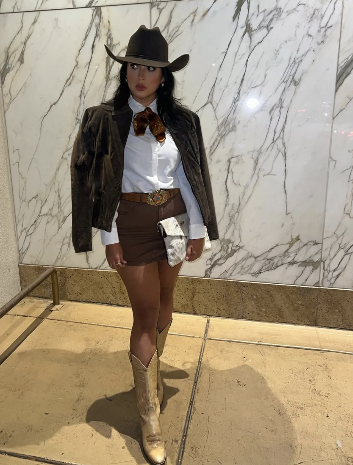 Full-length country concert outfit with denim midi baby tee