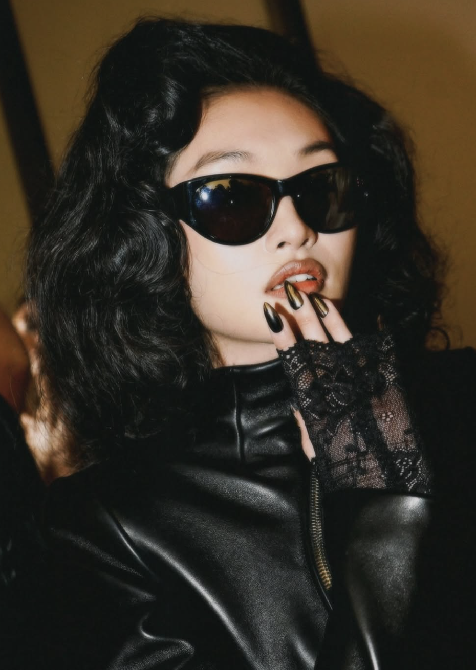 Model at the LaQuan Smith Fall/Winter 2026 show featuring the 'power flip' side part, a key 2026 hair trend.