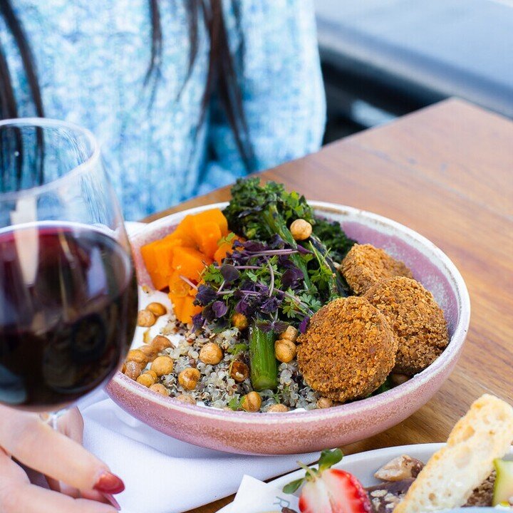 We love our $20 lunch specials and we know you will too 🤤

Pictured is our Cruise Bowl - garlic labneh, quinoa, roasted pumpkin, charred greens, spiced chickpeas, &amp; falafel.