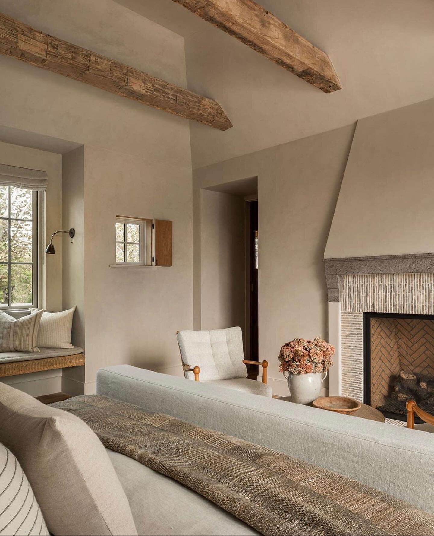 Cosy bedroom inspiration to get you excited for winter 

Credit to @amberinteriors 

#winter #winterdesign #interiordesign #design #interiors