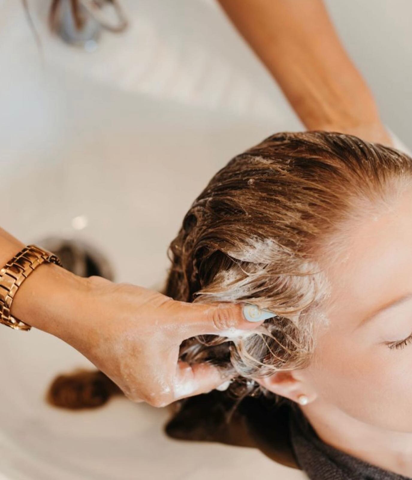 Book TODAY to get the hair rinse of your DREAMS☁️ here at T.Salon is Mesa, AZ.