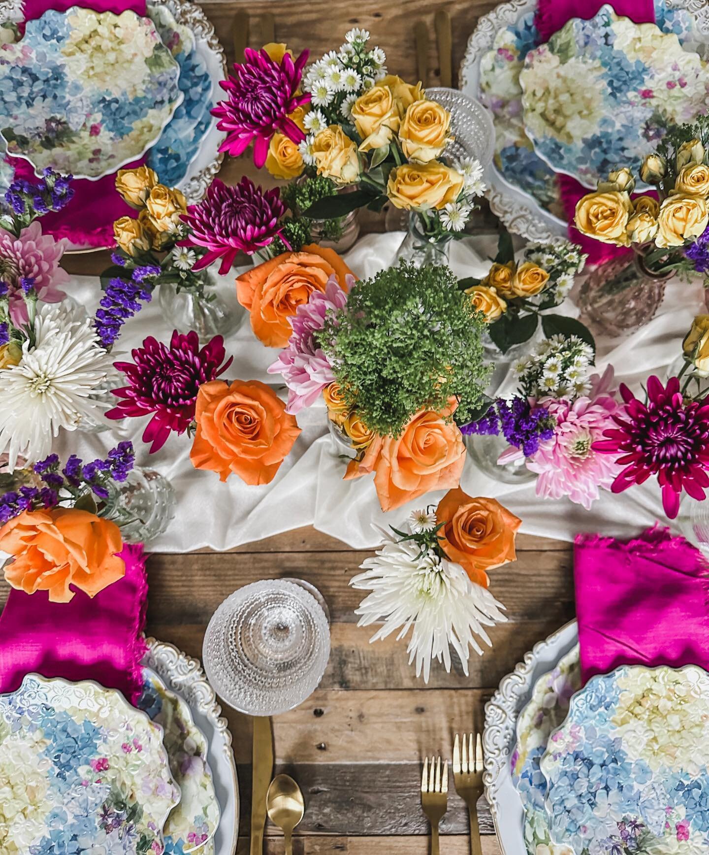 For this year&rsquo;s Mother&rsquo;s Day table I put together a fun vibe of vibrant colors in the flowers and napkins, enhanced by textured floral plates. #utaheventplanner #tablescape #motherdaytable #florals #colorfultablescape