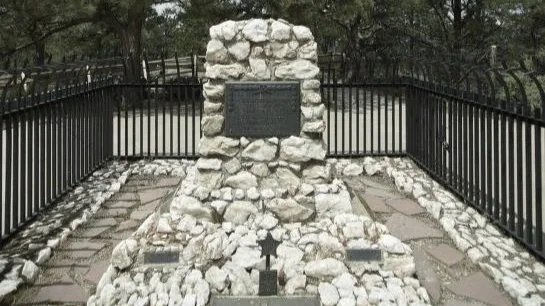 The Million-Dollar Grave Robbery Plot