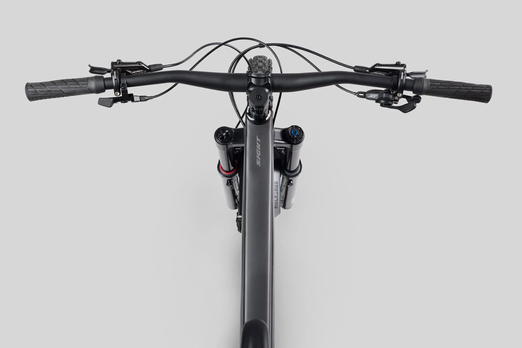 MY25 Sight C2 150 MX Raw Fast Black POV BG.jpg