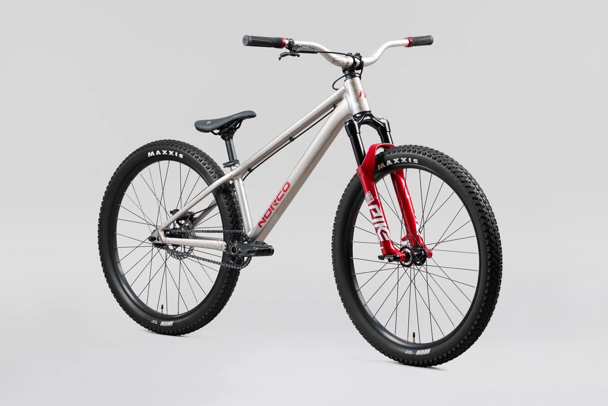MY27 Norco Rampage TEAM 26 Silver Quarter View.jpg