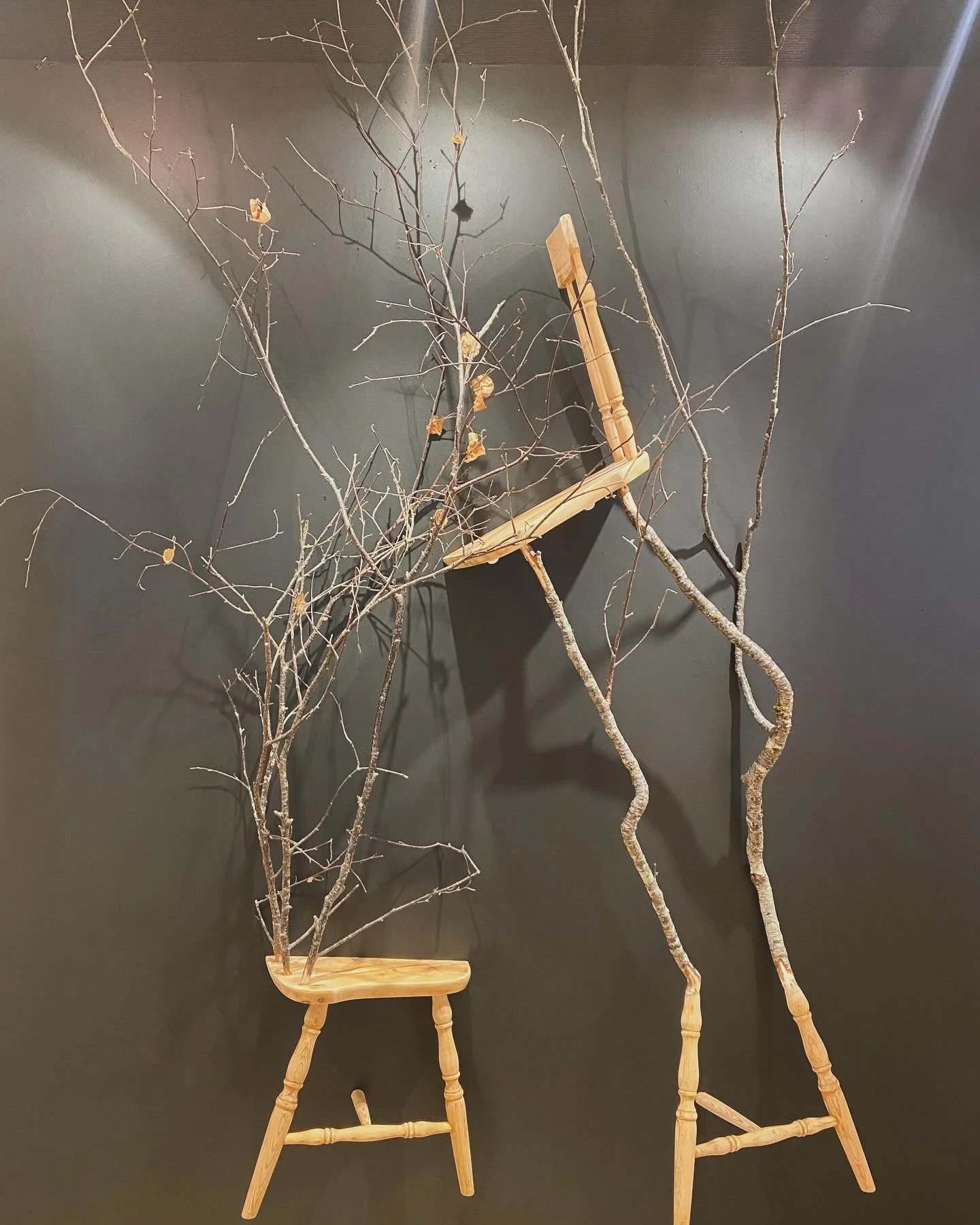 Støtte, 2022 - skulptur i tre 
Utstilling ved Ålesund bibliotek; juli-aug 2024
foto: Lillian Karin Bjørdal