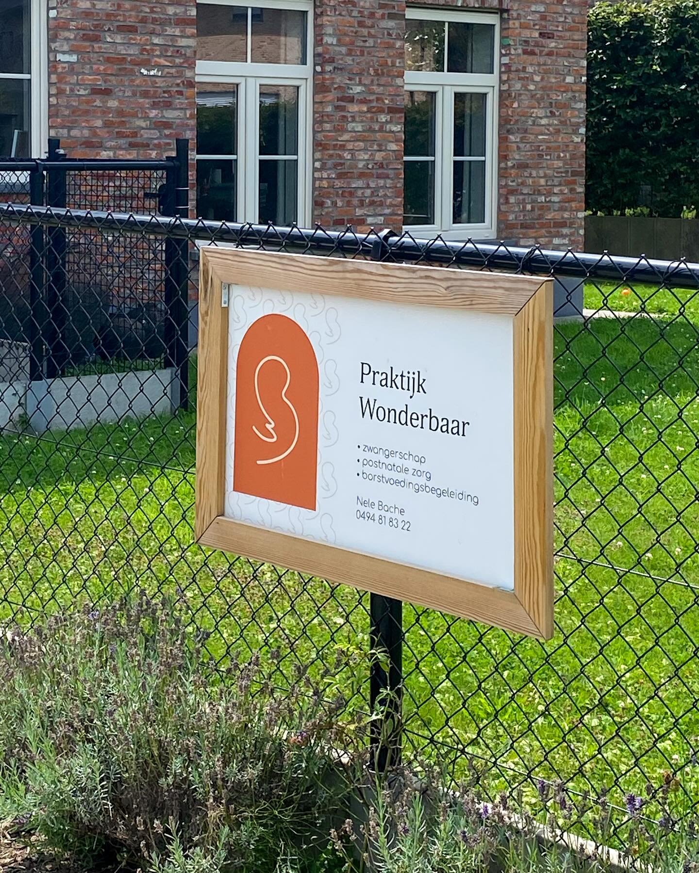 Reclamebord ontworpen voor @wonderbaarpraktijk 🤩

Super leuk om mijn eigen werk te kunnen bewonderen in het straatbeeld! 🙌🏻

👉 Heb jij ook interesse in een reclamebord, nieuwe huisstijl of ander marketingmateriaal? ✉️ Stuur zeker een mailtje naar