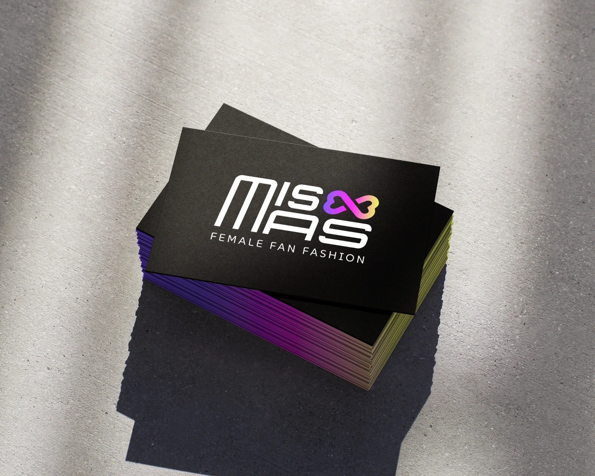 New look, same mission. 💜

@mismasbelgium is een Belgisch sportfashionlabel dat vrouwelijke fans zichtbaar maakt, zowel in het stadion als daarbuiten. Vanuit een liefde voor sport en stijl vertaalt het merk de trots van vrouwelijke supporters naar f