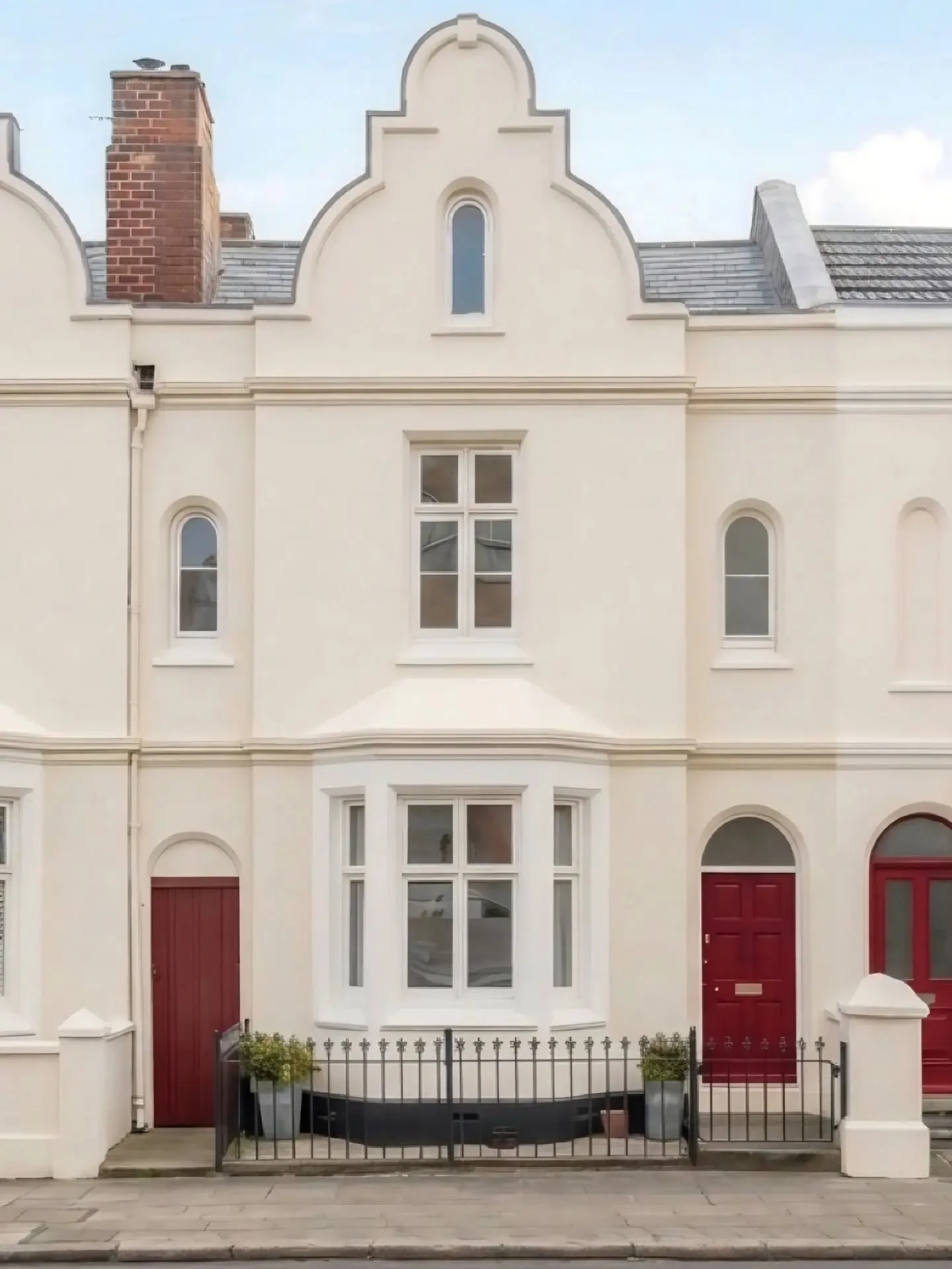 Welcome to Clarendon Avenue ✨

SHORT: Closer to home, we&rsquo;re delighted to be starting work on a new project right in the heart of Leamington Spa. 

LONG: While the town is celebrated for its grand, neatly disciplined Regency terraces, this townh