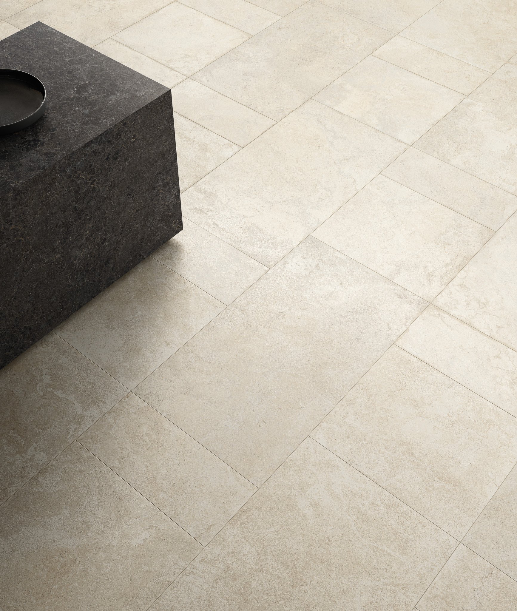 LIMESTONE_BELGIUM_BLACK_ITALIAN_WHITE_LIVING_PART.jpg